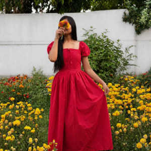 Red puff sleeves dress